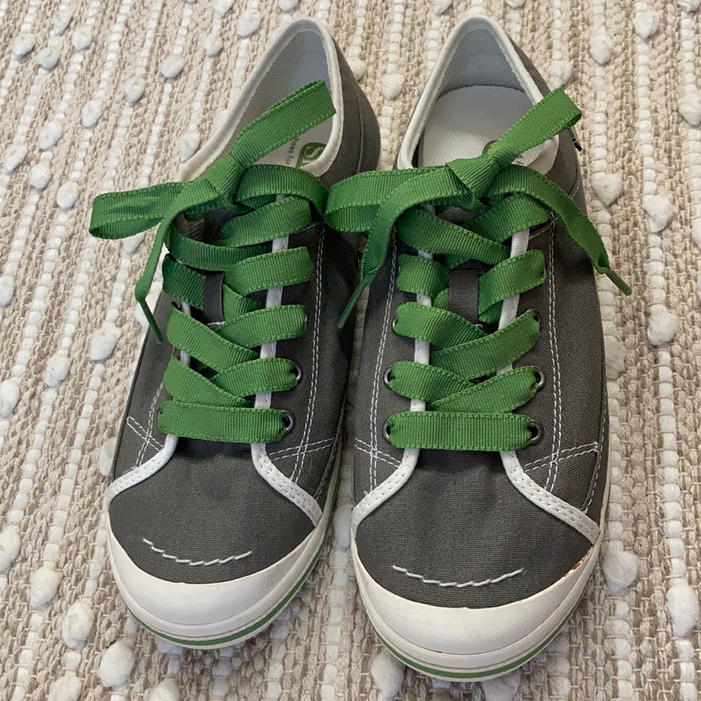 Simple canvas sneakers size 7.5 women’s